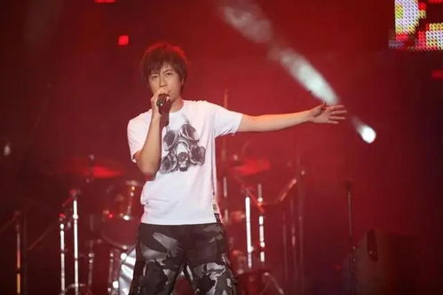 中青報(bào) 面對(duì)假唱風(fēng)波，真相不該遙遠(yuǎn)——網(wǎng)絡(luò)文化經(jīng)營(yíng)的誠(chéng)信基石與監(jiān)管未來(lái)